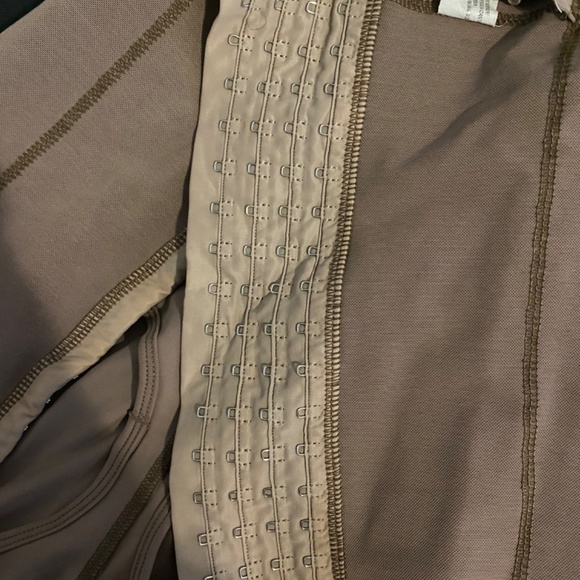 Faja - Picture 4 of 7